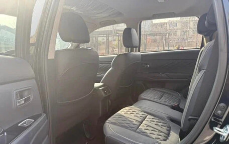 Mitsubishi Outlander III рестайлинг 3, 2022 год, 1 705 000 рублей, 14 фотография