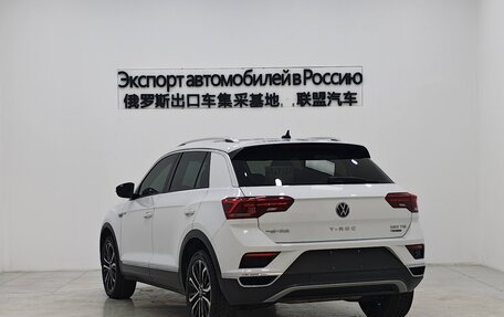 Volkswagen T-Roc I, 2021 год, 2 200 000 рублей, 2 фотография
