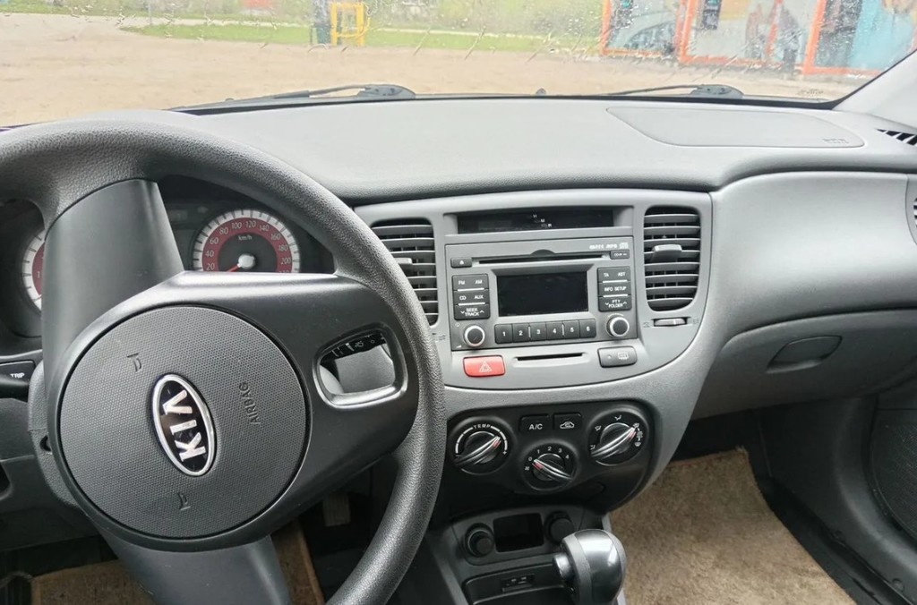 KIA Rio II рестайлинг, 2011 год, 700 000 рублей, 6 фотография