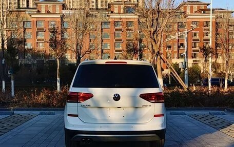 Volkswagen Touran III, 2022 год, 1 490 003 рублей, 5 фотография