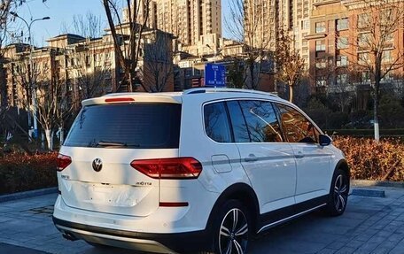 Volkswagen Touran III, 2022 год, 1 490 003 рублей, 4 фотография