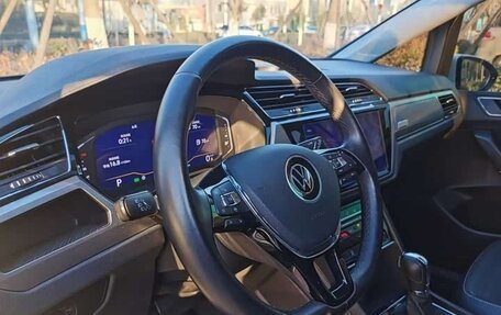 Volkswagen Touran III, 2022 год, 1 490 003 рублей, 8 фотография