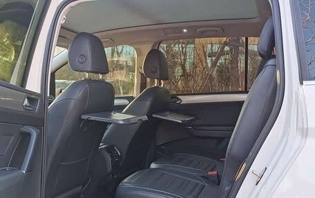 Volkswagen Touran III, 2022 год, 1 490 003 рублей, 10 фотография