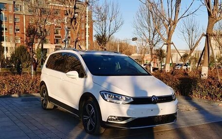 Volkswagen Touran III, 2022 год, 1 490 003 рублей, 3 фотография