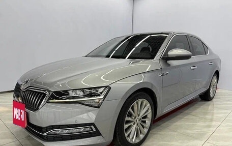 Skoda Superb III рестайлинг, 2022 год, 1 730 000 рублей, 3 фотография