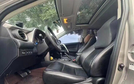 Toyota RAV4, 2018 год, 1 800 000 рублей, 6 фотография