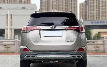 Toyota RAV4, 2018 год, 1 800 000 рублей, 5 фотография