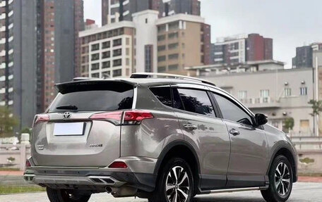 Toyota RAV4, 2018 год, 1 800 000 рублей, 4 фотография