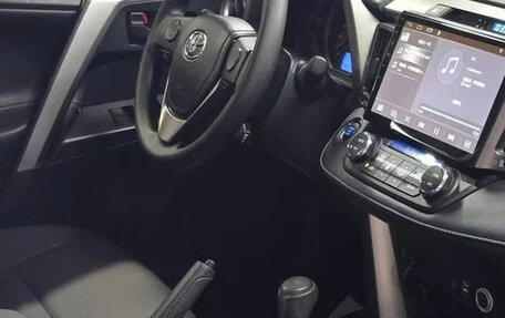 Toyota RAV4, 2019 год, 1 750 000 рублей, 6 фотография
