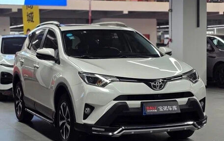 Toyota RAV4, 2019 год, 1 750 000 рублей, 2 фотография