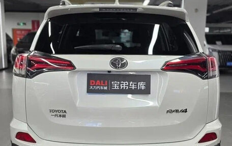 Toyota RAV4, 2019 год, 1 750 000 рублей, 4 фотография