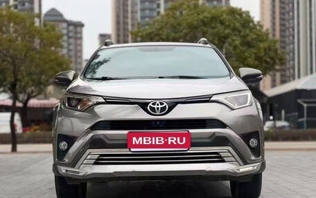 Toyota RAV4, 2018 год, 1 800 000 рублей, 2 фотография