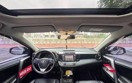 Toyota RAV4, 2018 год, 1 800 000 рублей, 7 фотография
