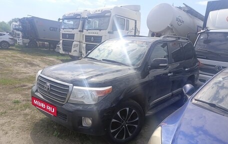 Toyota Land Cruiser 200, 2015 год, 4 219 000 рублей, 2 фотография