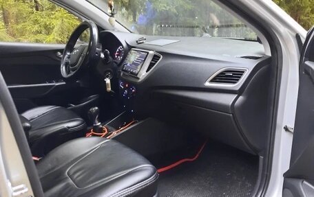 Hyundai Solaris II рестайлинг, 2018 год, 1 250 000 рублей, 7 фотография