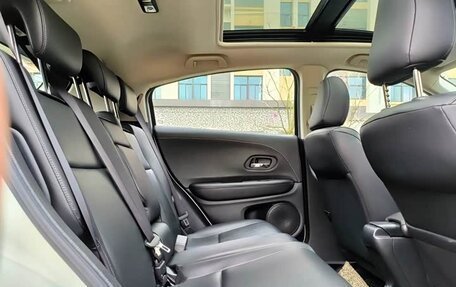 Honda Vezel, 2022 год, 1 300 000 рублей, 9 фотография