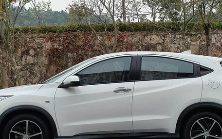 Honda Vezel, 2022 год, 1 300 000 рублей, 4 фотография
