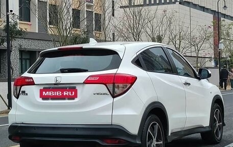 Honda Vezel, 2022 год, 1 300 000 рублей, 3 фотография