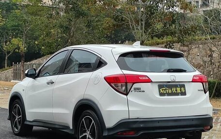 Honda Vezel, 2022 год, 1 300 000 рублей, 13 фотография
