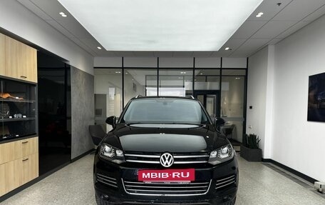 Volkswagen Touareg III, 2012 год, 1 880 000 рублей, 2 фотография