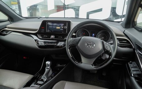 Toyota C-HR I рестайлинг, 2020 год, 2 050 000 рублей, 9 фотография