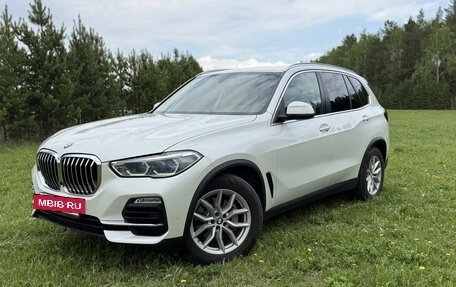 BMW X5, 2018 год, 5 600 000 рублей, 2 фотография