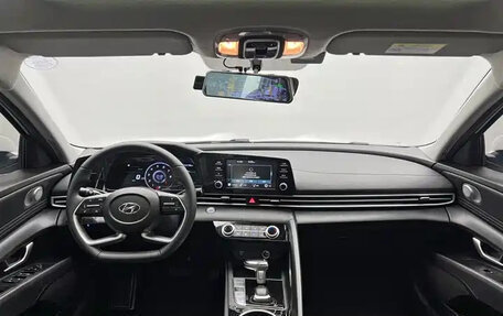 Hyundai Elantra, 2023 год, 1 350 000 рублей, 20 фотография