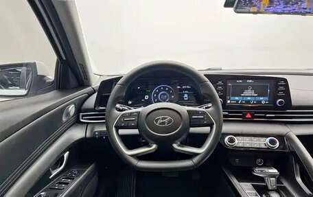 Hyundai Elantra, 2023 год, 1 350 000 рублей, 18 фотография