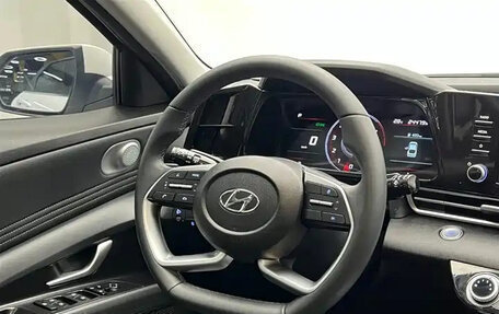 Hyundai Elantra, 2023 год, 1 350 000 рублей, 16 фотография