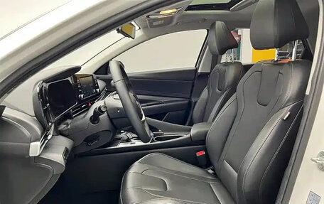 Hyundai Elantra, 2023 год, 1 350 000 рублей, 21 фотография