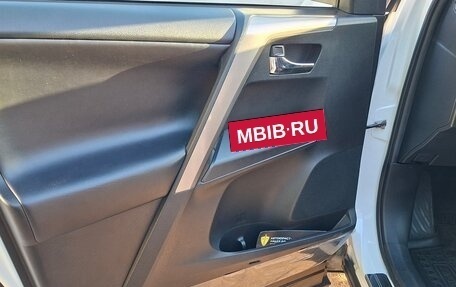 Toyota RAV4, 2018 год, 2 700 000 рублей, 8 фотография