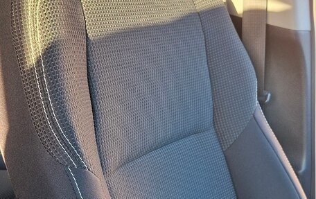 Toyota RAV4, 2018 год, 2 700 000 рублей, 24 фотография