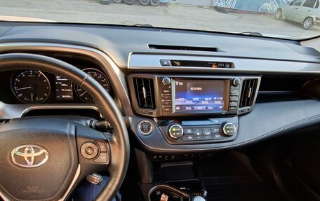 Toyota RAV4, 2018 год, 2 700 000 рублей, 30 фотография