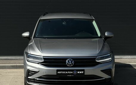 Volkswagen Tiguan II, 2021 год, 2 860 000 рублей, 2 фотография