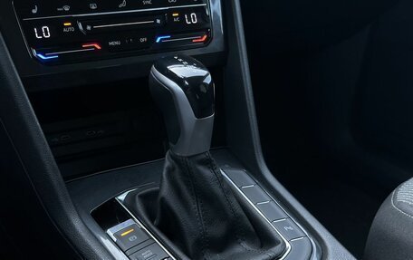 Volkswagen Tiguan II, 2021 год, 2 860 000 рублей, 19 фотография