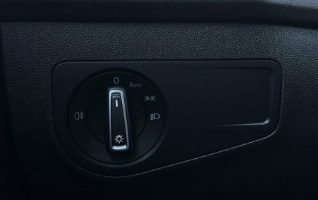 Volkswagen Tiguan II, 2021 год, 2 860 000 рублей, 20 фотография