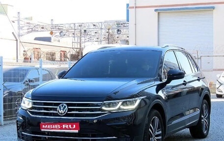 Volkswagen Tiguan II, 2021 год, 3 660 000 рублей, 1 фотография