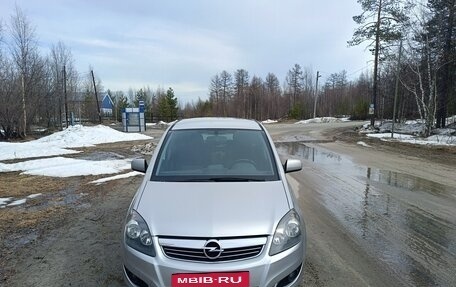 Opel Zafira B, 2011 год, 650 000 рублей, 2 фотография