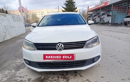 Volkswagen Jetta VI, 2013 год, 700 000 рублей, 14 фотография