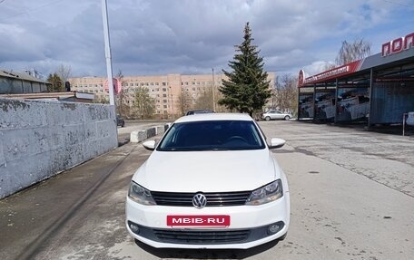 Volkswagen Jetta VI, 2013 год, 700 000 рублей, 28 фотография