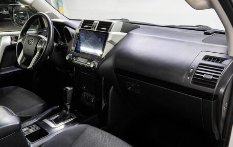 Toyota Land Cruiser Prado 150 рестайлинг 2, 2014 год, 4 100 000 рублей, 18 фотография