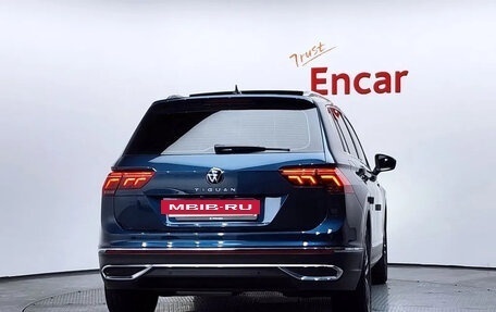 Volkswagen Tiguan II, 2021 год, 2 880 000 рублей, 4 фотография