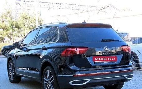 Volkswagen Tiguan II, 2021 год, 3 660 000 рублей, 2 фотография