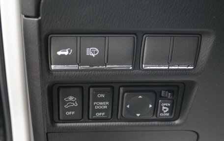 Nissan Patrol, 2011 год, 2 430 000 рублей, 18 фотография
