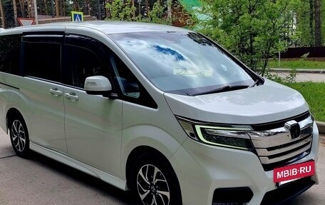Honda Stepwgn IV, 2019 год, 2 400 000 рублей, 3 фотография