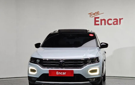 Volkswagen T-Roc I, 2022 год, 2 300 000 рублей, 2 фотография