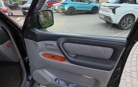 Toyota Land Cruiser 100 рестайлинг 2, 2006 год, 2 200 000 рублей, 9 фотография