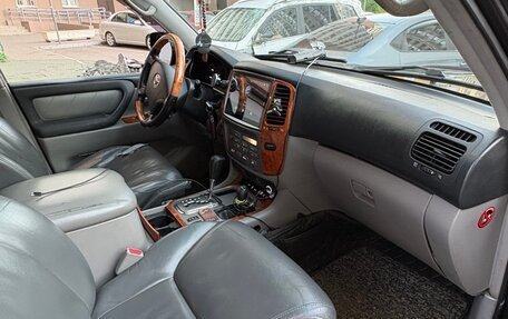 Toyota Land Cruiser 100 рестайлинг 2, 2006 год, 2 200 000 рублей, 8 фотография