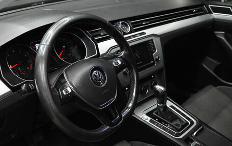 Volkswagen Passat B8 рестайлинг, 2015 год, 1 360 000 рублей, 16 фотография