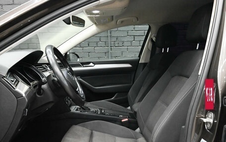 Volkswagen Passat B8 рестайлинг, 2015 год, 1 360 000 рублей, 17 фотография